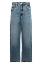 Load image into Gallery viewer, Straight leg jeans
