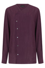 Load image into Gallery viewer, Shirt with off-center closure in crepe fabric
