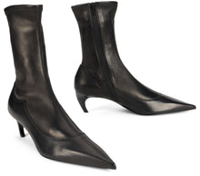 Load image into Gallery viewer, Boots in leather
