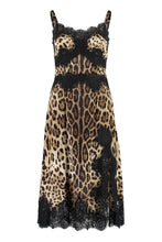 Load image into Gallery viewer, Printed satin dress

