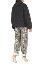 Load image into Gallery viewer, Quilted jacket
