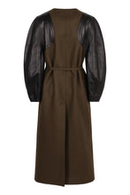 Load image into Gallery viewer, Wool coat
