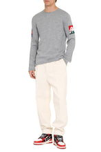 Load image into Gallery viewer, Fine knit crew-neck sweater
