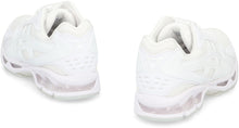 Load image into Gallery viewer, Low-top sneakers made of leather and fabric.
