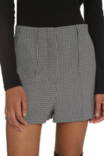 Load image into Gallery viewer, Houndstooth wool shorts
