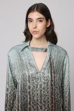 Load image into Gallery viewer, Printed silk blouse

