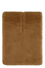 Load image into Gallery viewer, Full vegan fur scarf
