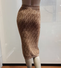 Load image into Gallery viewer, Velvet pencil skirt
