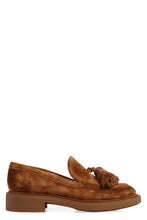 Load image into Gallery viewer, Suede loafers
