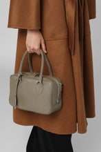 Load image into Gallery viewer, Vita leather handbag
