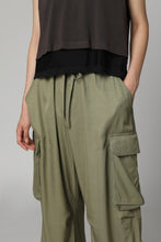Load image into Gallery viewer, Viscose cargo-trousers
