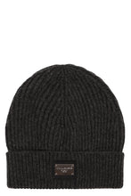 Load image into Gallery viewer, Ribbed knit beanie
