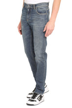 Load image into Gallery viewer, Slim fit jeans
