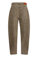 Load image into Gallery viewer, Tapered fit jeans
