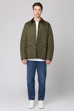 Load image into Gallery viewer, Straight leg jeans
