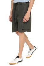 Load image into Gallery viewer, Wynton cotton cargo bermuda shorts
