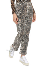 Load image into Gallery viewer, Betzy cropped jeans
