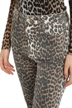 Load image into Gallery viewer, Betzy cropped jeans
