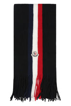 Load image into Gallery viewer, Wool scarf with fringes
