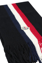Load image into Gallery viewer, Wool scarf with fringes
