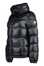 Load image into Gallery viewer, Douro hooded short down jacket
