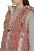 Load image into Gallery viewer, Faux fur waistcoat
