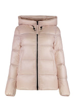 Load image into Gallery viewer, Short puffer Serittes with hood

