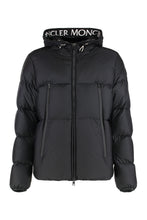 Load image into Gallery viewer, Montcla Short down jacket with hood

