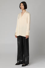 Load image into Gallery viewer, Crêpe blouse
