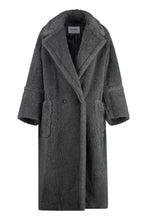 Load image into Gallery viewer, Kadiak Faux fur coat
