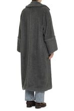 Load image into Gallery viewer, Kadiak Faux fur coat
