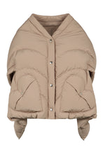 Load image into Gallery viewer, Corazon padded cape
