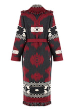 Load image into Gallery viewer, Cappotto Icon Jacquard si traduce in inglese come Icon Jacquard Coat.
