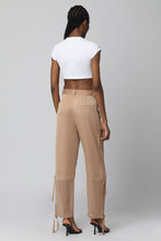 Load image into Gallery viewer, Knitted crop top

