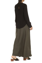 Load image into Gallery viewer, Logo detail crêpe blouse
