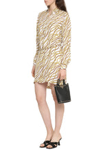 Load image into Gallery viewer, Printed shirtdress
