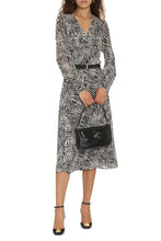 Load image into Gallery viewer, Printed shirtdress
