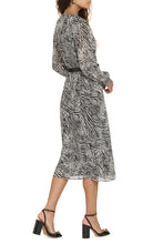 Load image into Gallery viewer, Printed shirtdress
