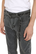 Load image into Gallery viewer, Belted skinny jeans
