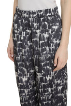 Load image into Gallery viewer, Printed satin trousers
