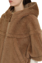 Load image into Gallery viewer, Petalo vegan fur jacket
