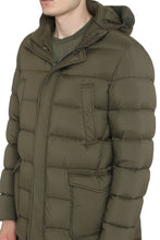 Load image into Gallery viewer, Snap button fastening down jacket
