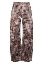 Load image into Gallery viewer, Jeans in drill with alligator print
