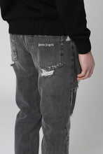 Load image into Gallery viewer, Straight leg jeans
