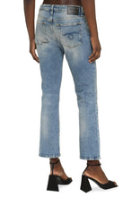 Load image into Gallery viewer, Cropped flared jeans

