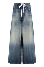 Load image into Gallery viewer, Wide-leg jeans
