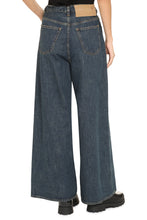 Load image into Gallery viewer, Wide-leg jeans
