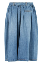 Load image into Gallery viewer, Denim shorts with pleats
