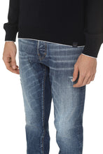 Load image into Gallery viewer, slim fit jeans
