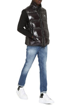 Load image into Gallery viewer, Full zip field vest
